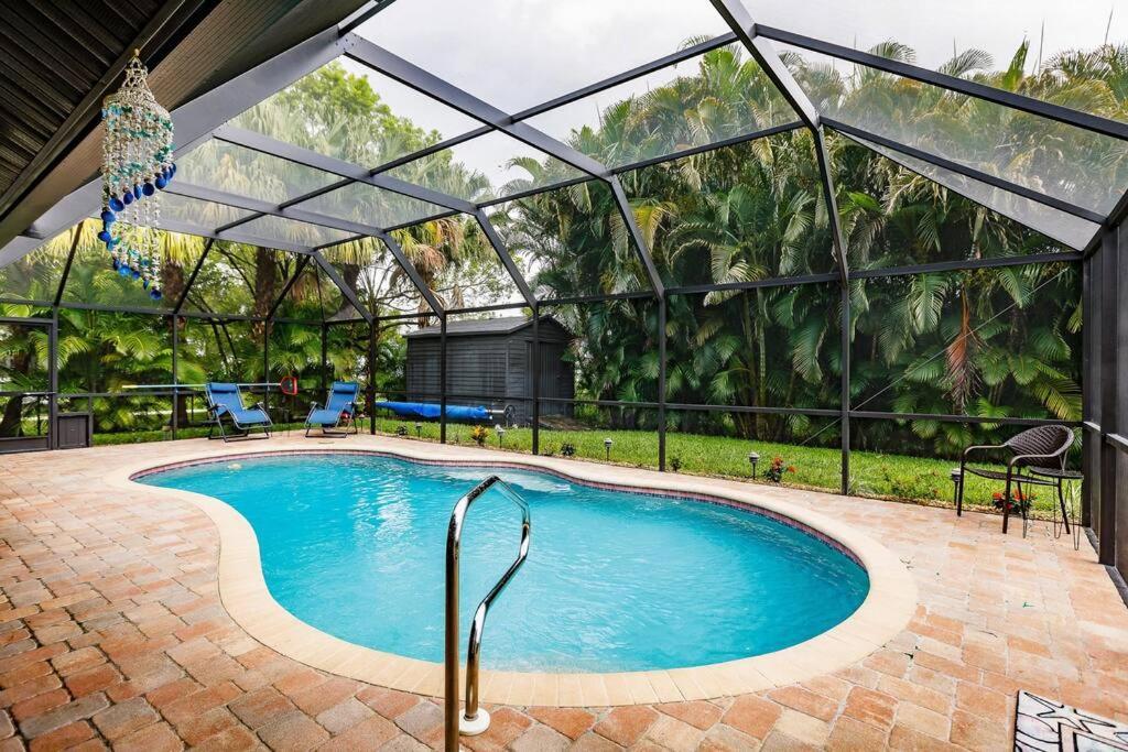 Sunny Oasis Getaway -Heated Pool-Mini Golf-Near Beach Нокоміс Екстер'єр фото
